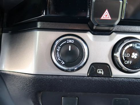 Used 2017 Toyota Tacoma SR5 w/ Tow Package image 23