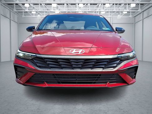 Certified 2025 Hyundai Elantra Sport FWD image 2