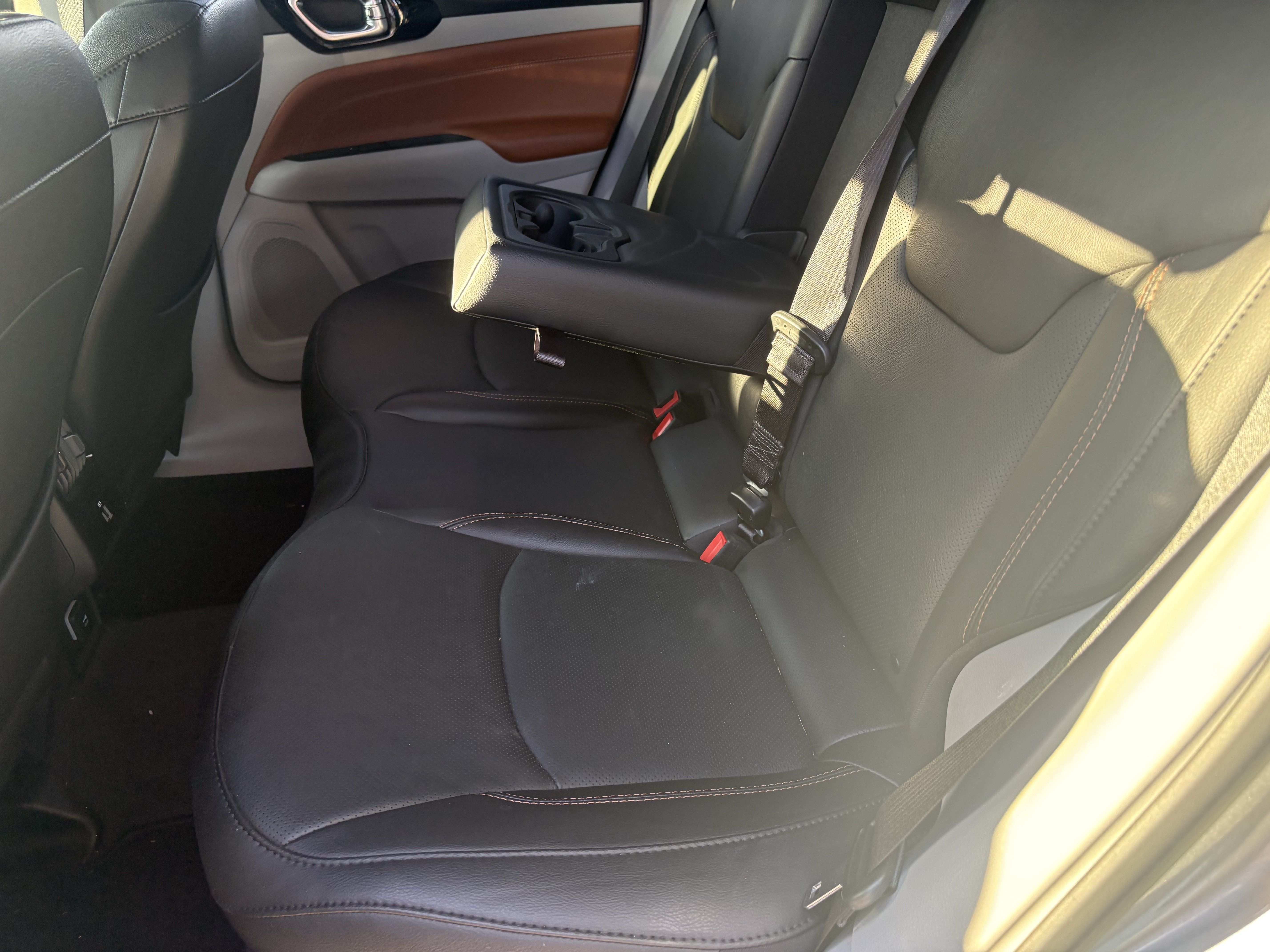 Used 2023 Jeep Compass Limited w/ Elite Group AWD/4WD image 9