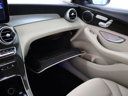 Used 2020 Mercedes-Benz GLC 300 image 24