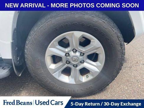 Used 2016 Toyota 4Runner SR5 AWD/4WD image 15