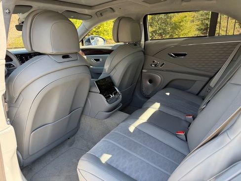 New 2025 Bentley Flying Spur Plug-In Hybrid image 43