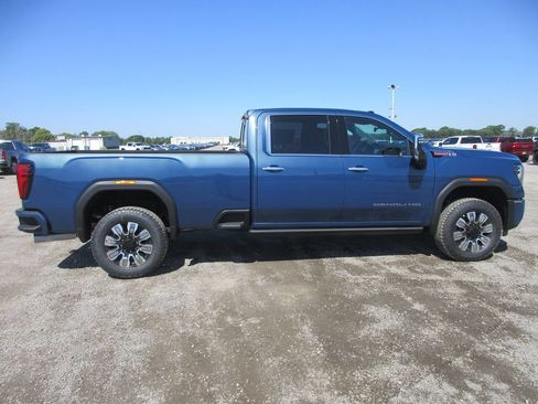 New 2026 GMC Sierra 3500 Denali w/ Denali Reserve Package AWD/4WD image 3