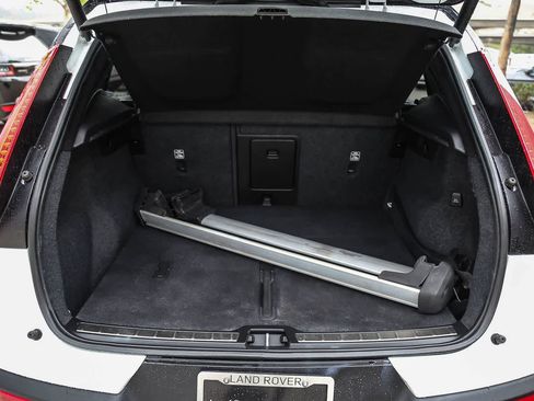 Used 2019 Volvo XC40 T4 R-Design FWD image 26