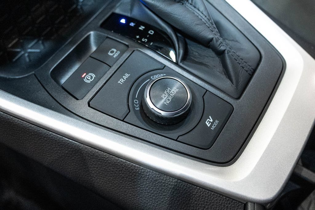 Certified 2025 Toyota RAV4 SE AWD/4WD image 24