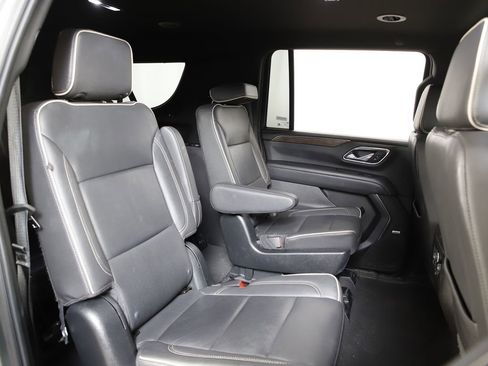 Used 2023 Chevrolet Suburban Premier image 9