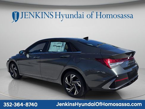 New 2026 Hyundai Elantra Limited FWD image 7