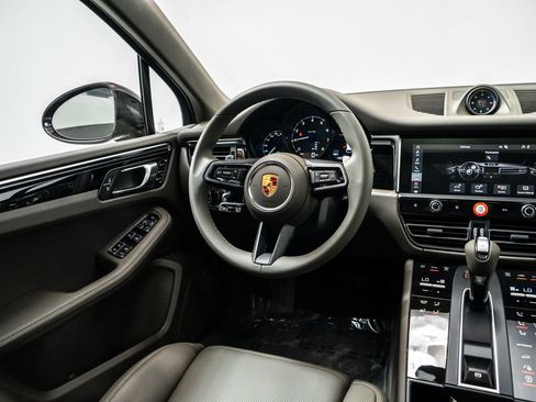 New 2026 Porsche Macan image 23