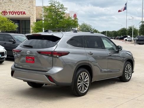 Used 2025 Toyota Highlander Limited AWD/4WD image 7