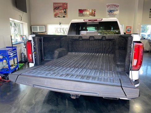 Used 2021 GMC Sierra 1500 AT4 w/ AT4 Value Package AWD/4WD image 17