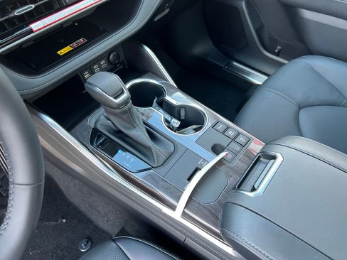 New 2026 Toyota Highlander Platinum image 26