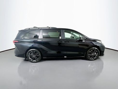 Used 2025 Toyota Sienna XSE image 4