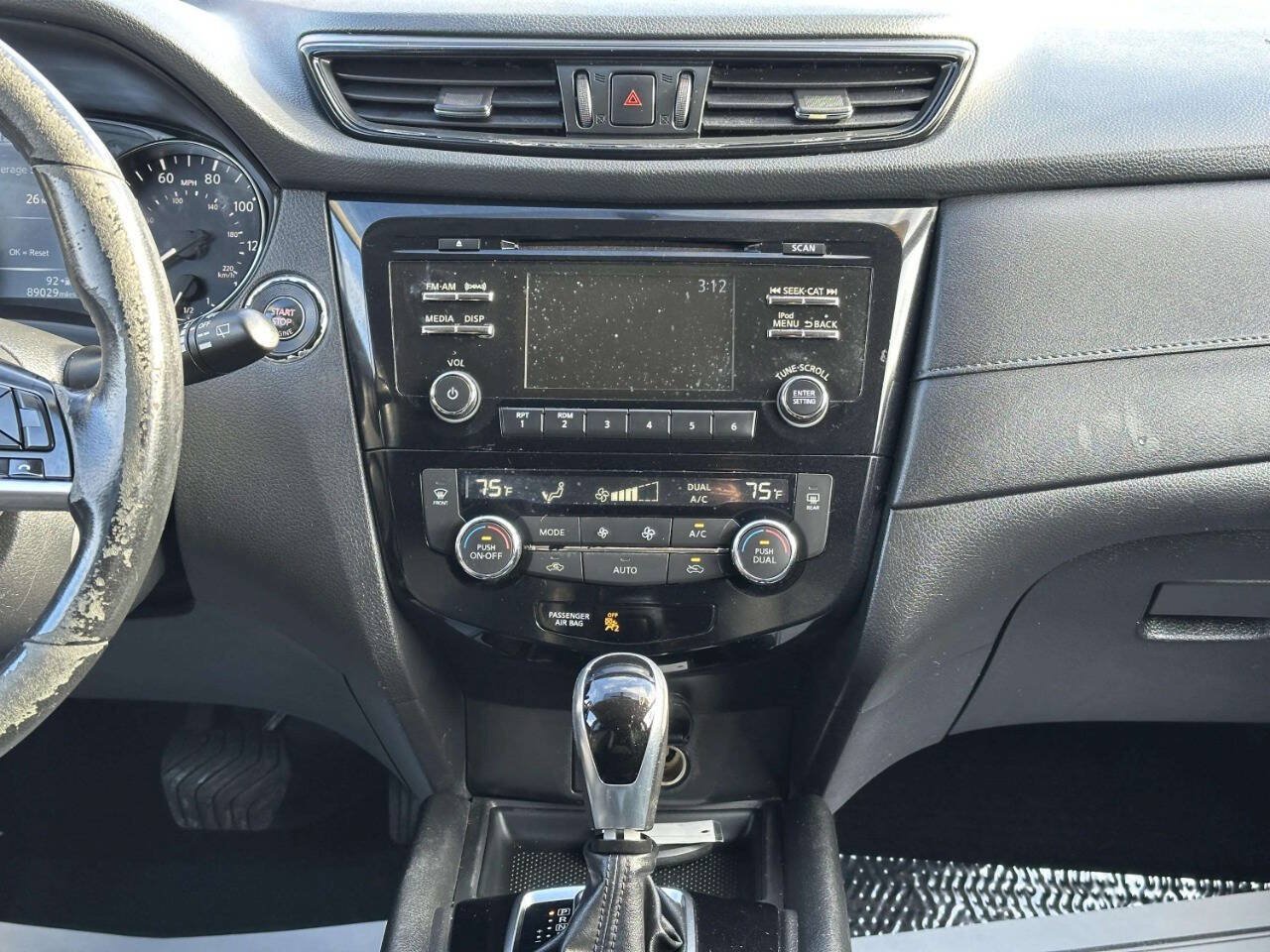 Used 2017 Nissan Rogue SV FWD image 22