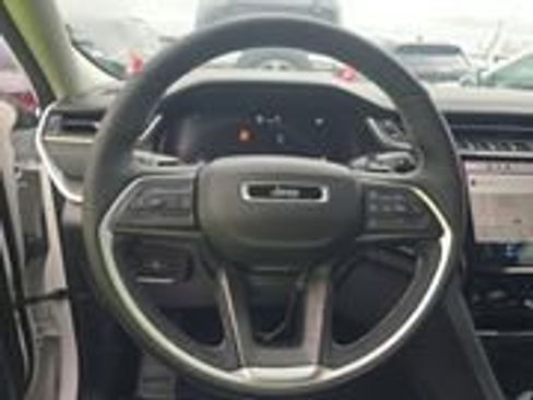 Used 2024 Jeep Grand Cherokee Limited image 6