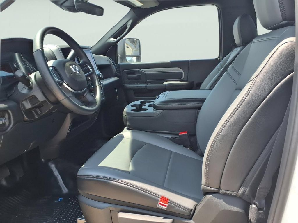 New 2026 RAM 2500 Tradesman w/ Chrome Appearance Group AWD/4WD image 9