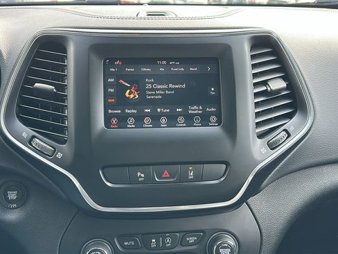 Used 2021 Jeep Cherokee Latitude Lux image 19