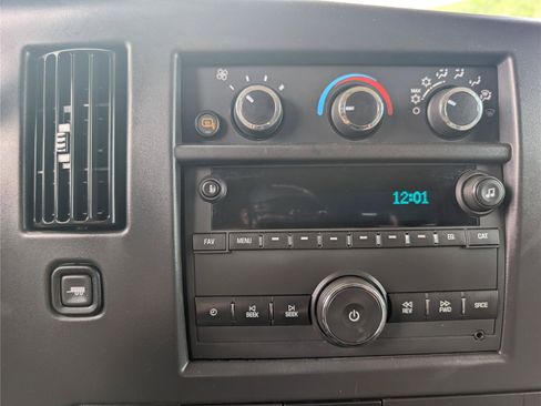 Used 2025 Chevrolet Express 3500 LT w/ LT Preferred Equipment Group RWD image 24