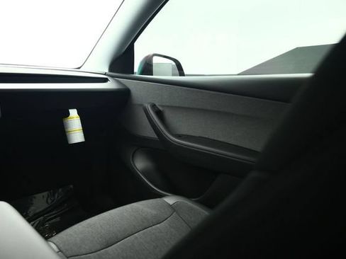Used 2026 Tesla Model Y 2WD image 43