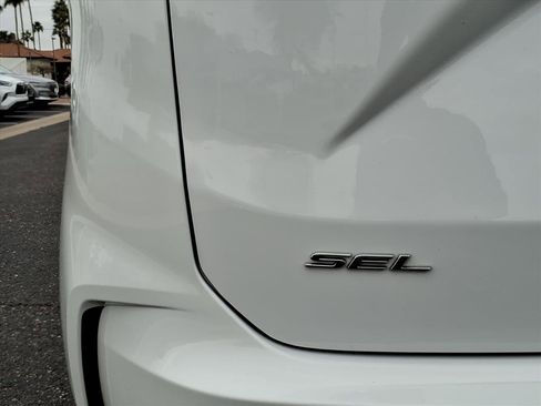 Used 2021 Ford Edge SEL image 15