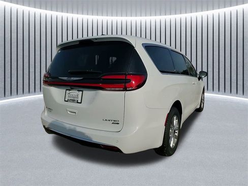 New 2026 Chrysler Pacifica Limited w/ Uconnect Theater Family Group image 7