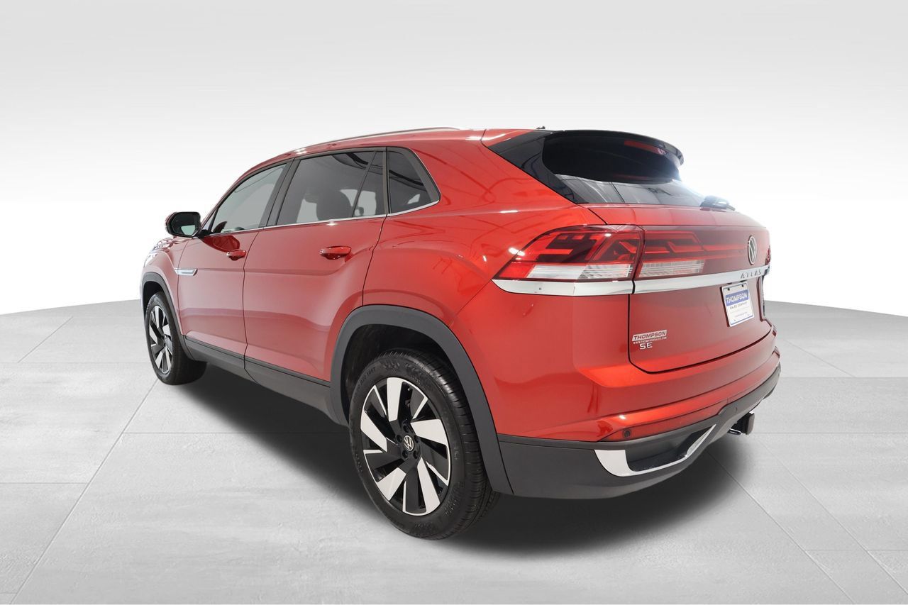 Used 2024 Volkswagen Atlas Cross Sport SE AWD/4WD image 2