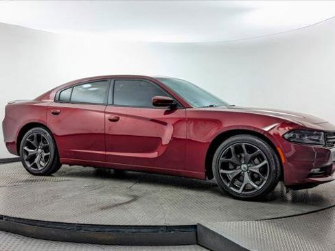 Used 2017 Dodge Charger SXT w/ Plus Group RWD image 11
