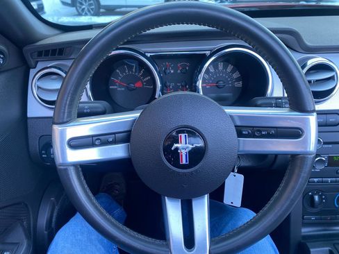 Used 2009 Ford Mustang Convertible image 10