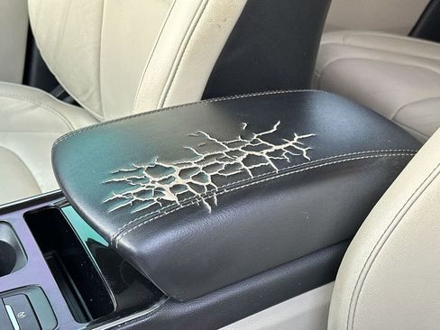 Used 2019 Ford Edge Titanium image 21