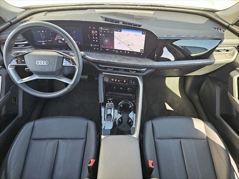 Used 2025 Audi Q5 Premium w/ Convenience Package image 4