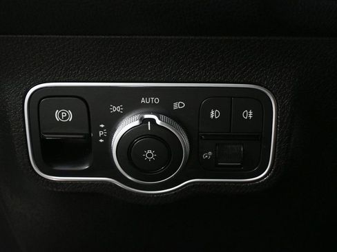 Used 2025 Mercedes-Benz GLB 250 image 9