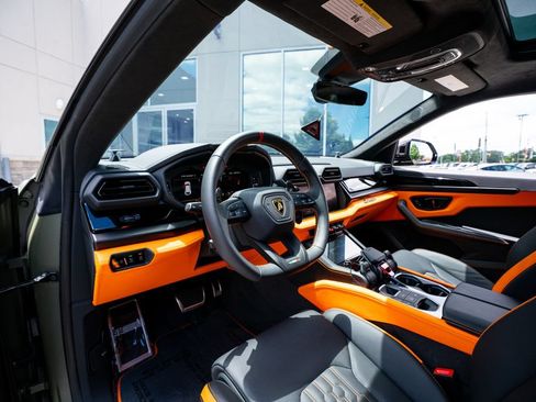 Used 2025 Lamborghini Urus SE AWD/4WD image 32