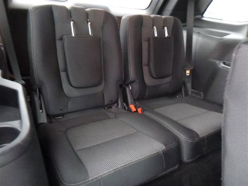 Used 2018 Ford Explorer XLT image 8