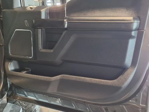 Used 2020 Ford F250 Lariat w/ Lariat Ultimate Package AWD/4WD image 13