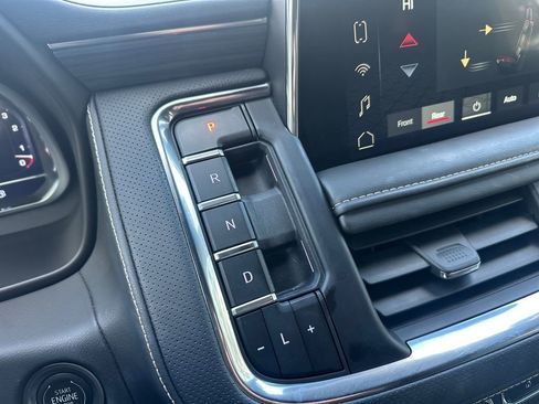 Used 2024 GMC Yukon SLT w/ SLT Premium Package image 35