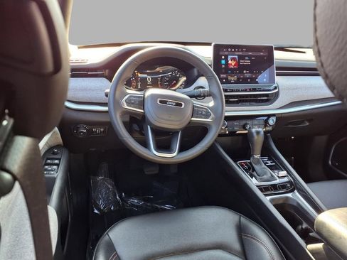 Used 2024 Jeep Compass Latitude w/ Sun and Sound Group AWD/4WD image 4