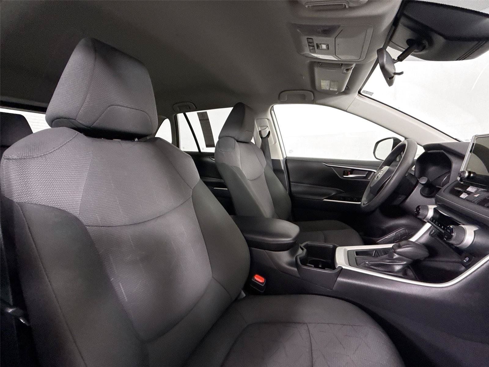 Certified 2025 Toyota RAV4 XLE FWD image 40
