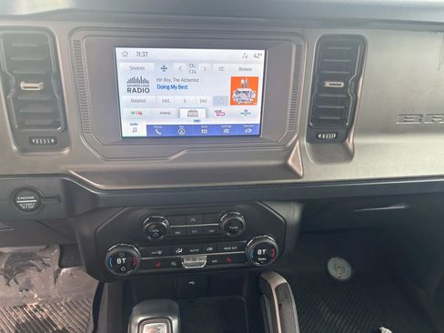 Used 2021 Ford Bronco Outer Banks image 11