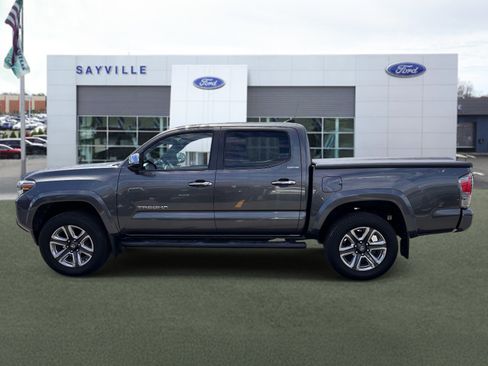 Used 2017 Toyota Tacoma Limited w/ Tow Package AWD/4WD image 2