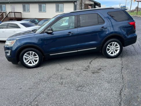 Used 2017 Ford Explorer XLT FWD image 4