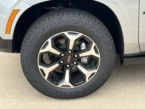 New 2026 GMC Yukon AT4 w/ AT4 Premium Plus Package AWD/4WD image 19