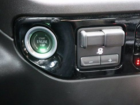 Used 2024 Chevrolet Silverado 1500 ZR2 w/ Technology Package image 27