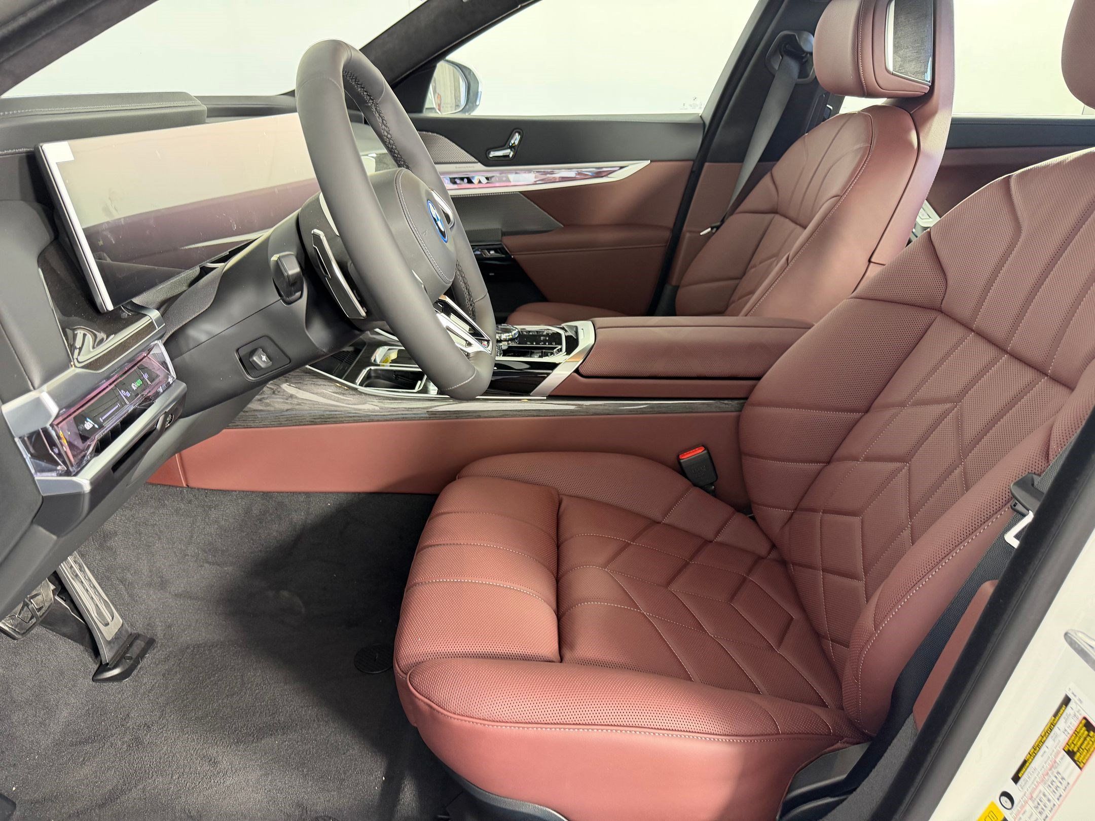Used 2026 BMW 750e xDrive w/ Executive Package AWD/4WD image 5