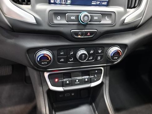Used 2024 GMC Terrain SLE w/ Driver Convenience Package FWD image 15