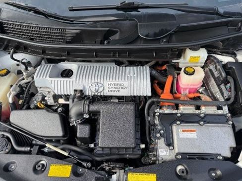 Used 2012 Toyota Prius V Two image 10