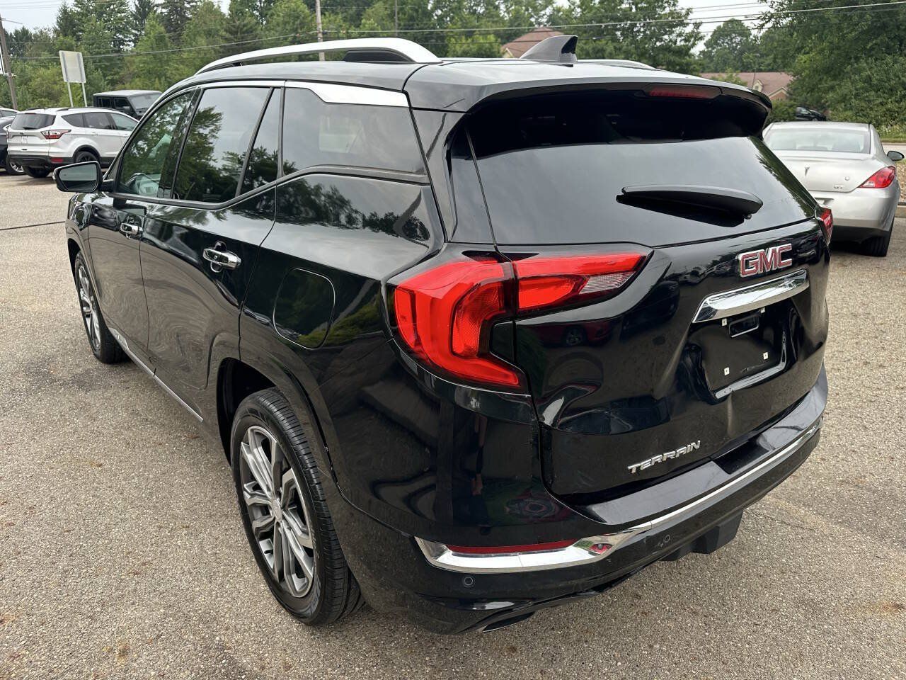 Used 2019 GMC Terrain Denali w/ Advanced Safety Package FWD image 4