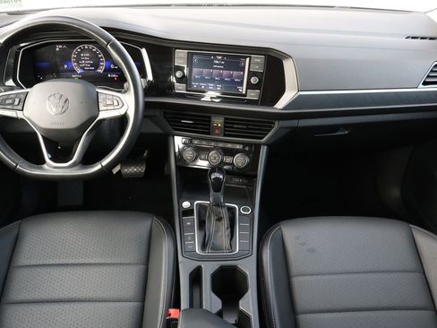 Used 2024 Volkswagen Jetta SE FWD image 2