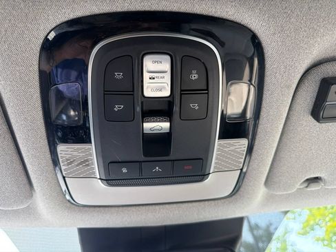 Used 2022 Hyundai Palisade Limited w/ Cargo Package FWD image 16