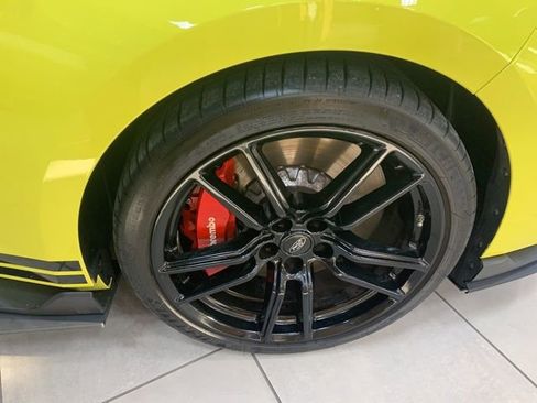 Used 2021 Ford Mustang Shelby GT500 w/ Technology Package RWD image 31