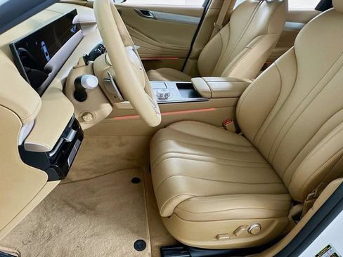 Certified 2025 Genesis G80 2.5T Advanced AWD/4WD image 9