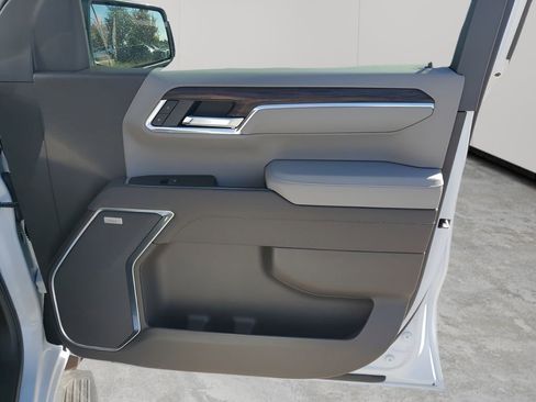 New 2026 GMC Sierra 1500 SLT image 41